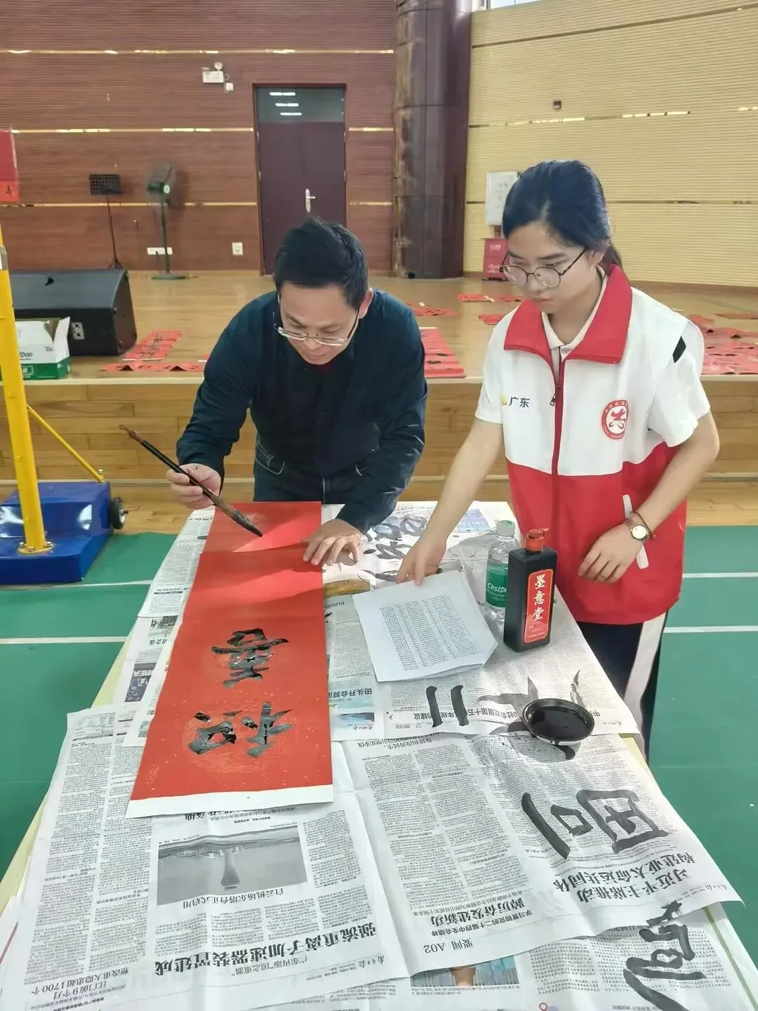 师生共同创作的精美春联