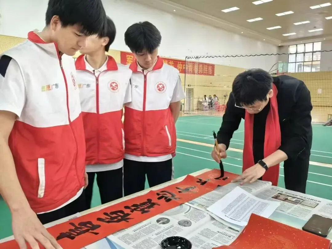 惠州仲恺中学:笔墨迎春送福,传承中华文化新篇章