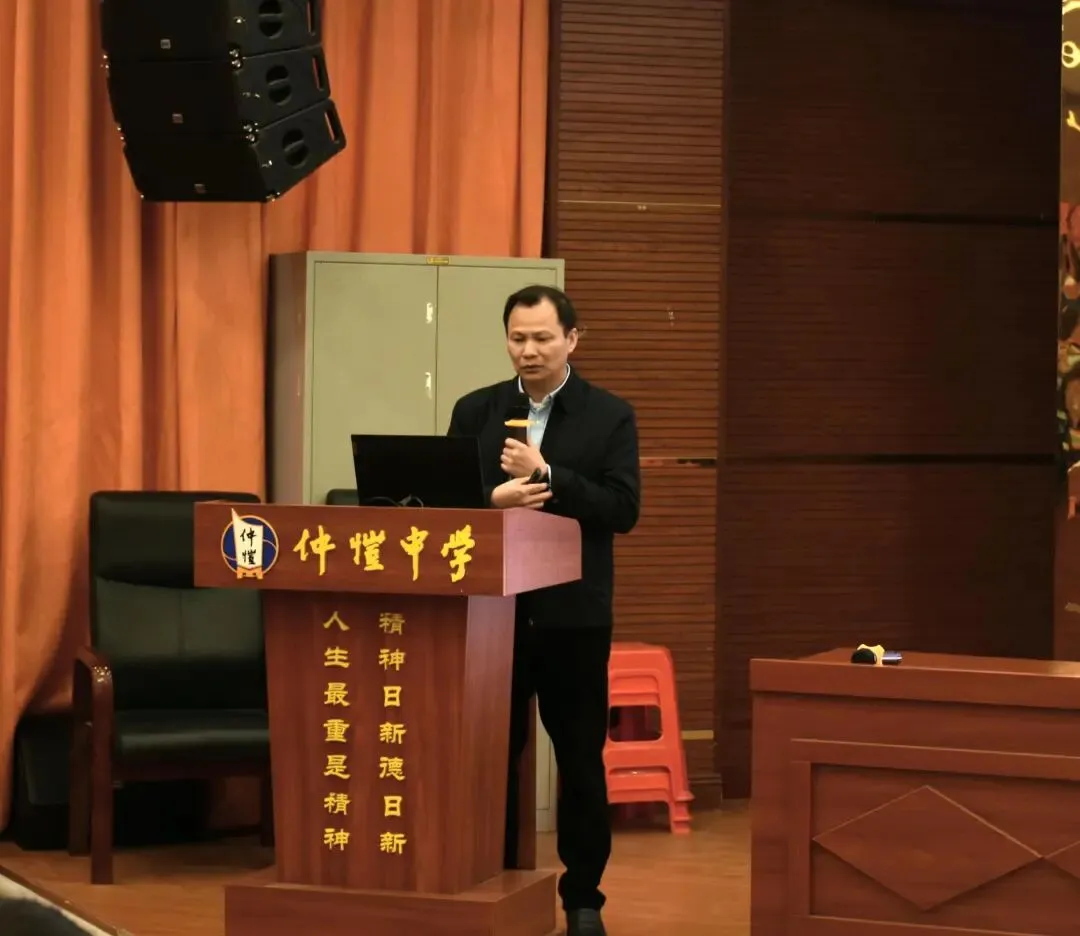 张伟雄校长作期末工作总结讲话