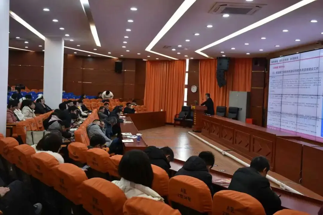 讲座现场学习氛围热烈