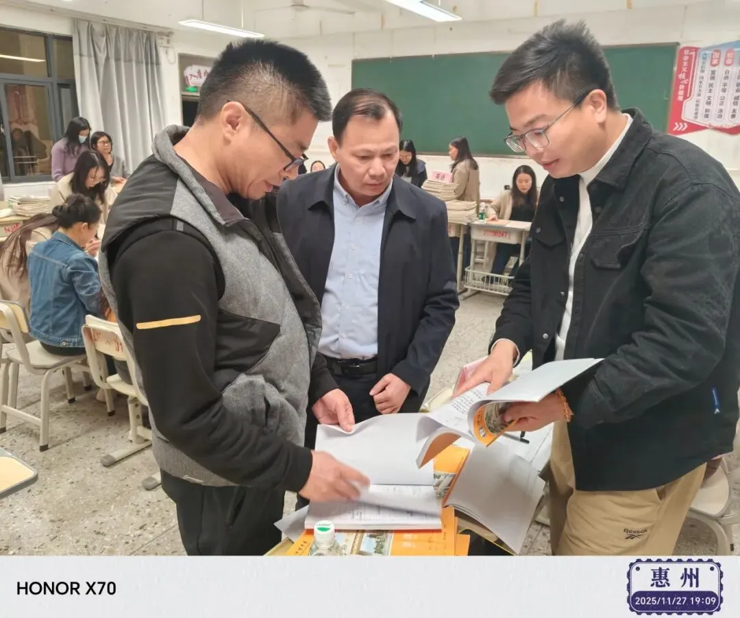 赵群祥副校长指导作业检查