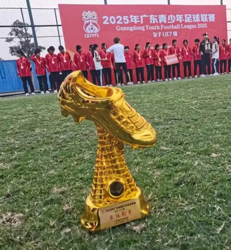 陈俞朵同学在赛后接受采访