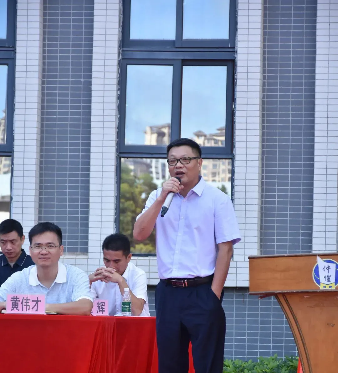 党委书记骆日平讲授思政第一课