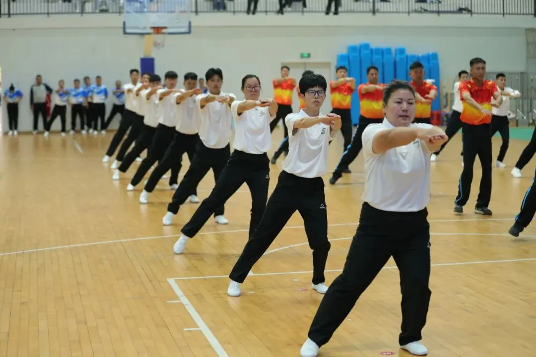 比赛结束后，获奖的仲恺中学教师团队合影留念