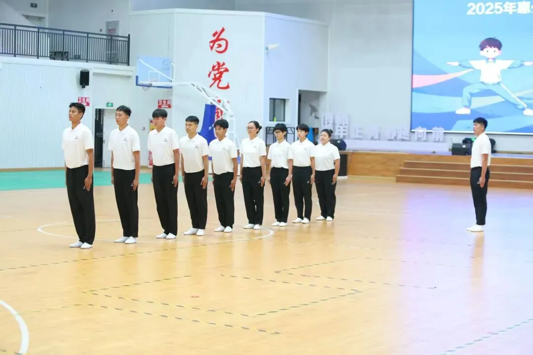 仲恺中学教师在比赛现场的精彩瞬间集锦