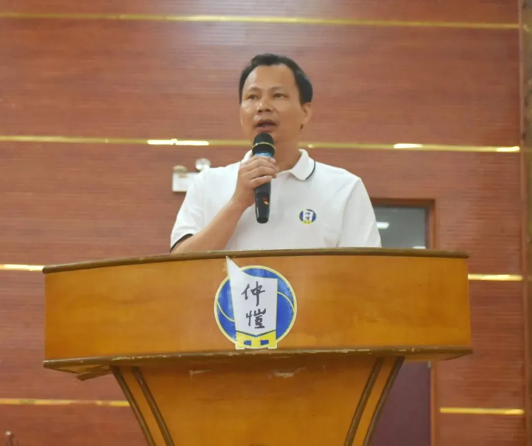 张伟雄校长发表开营致辞