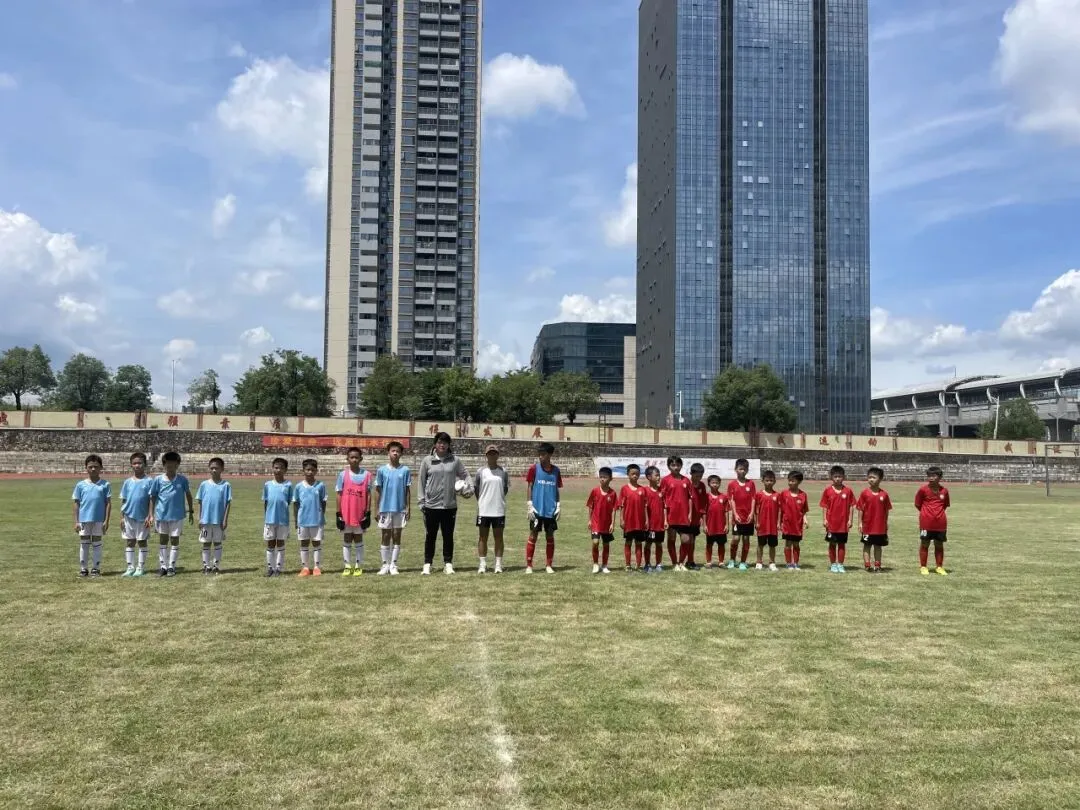 学生们在比赛中展现风采