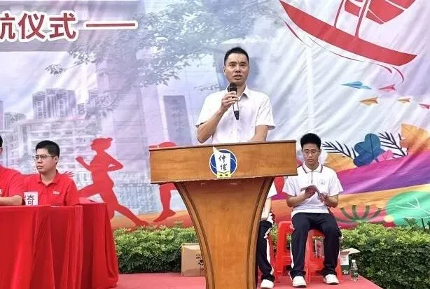 家长代表刘忠阳发言