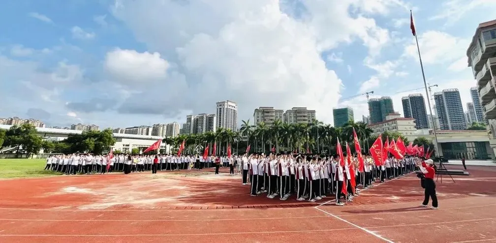 启航仪式圆满结束，师生合影留念
