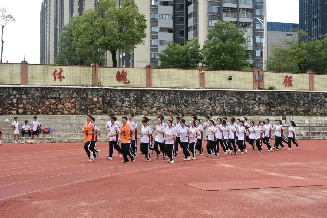 学生们在跑操比赛中展现的集体力量