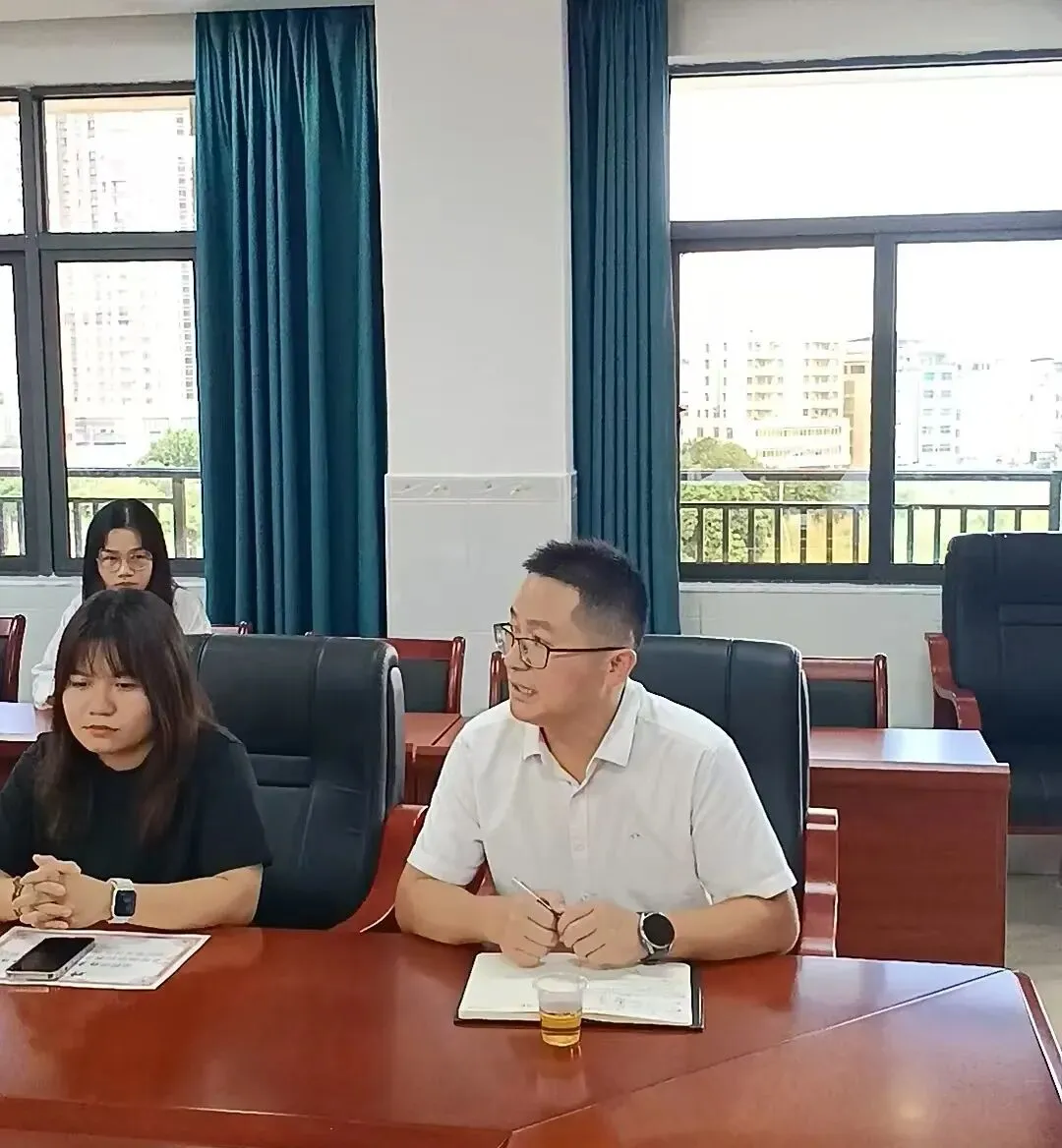 校长张伟雄总结发言