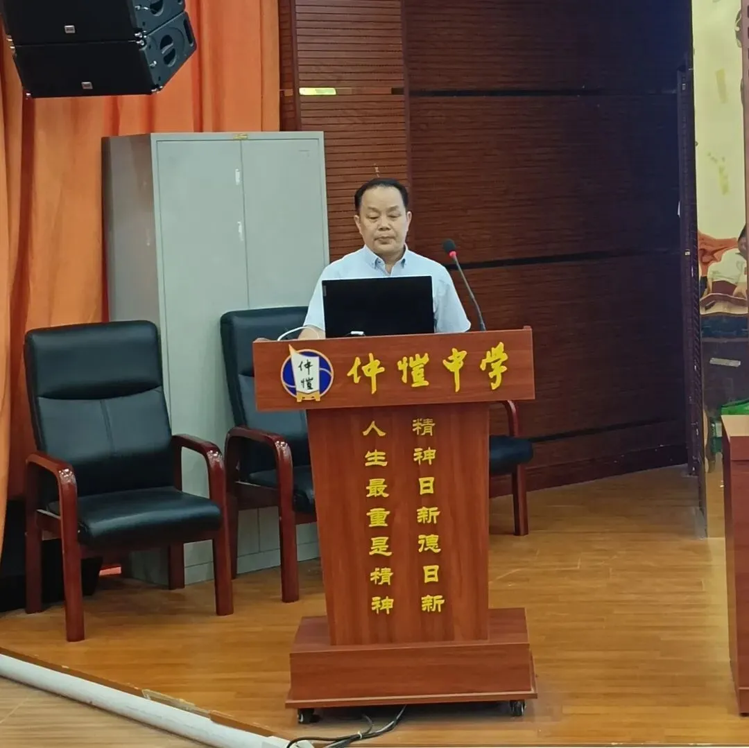 工会副主席向晓林进行述职