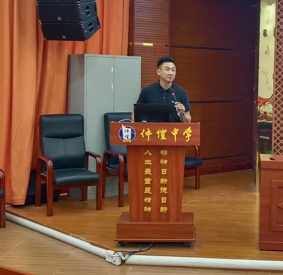 安全办主任罗凯锋进行述职