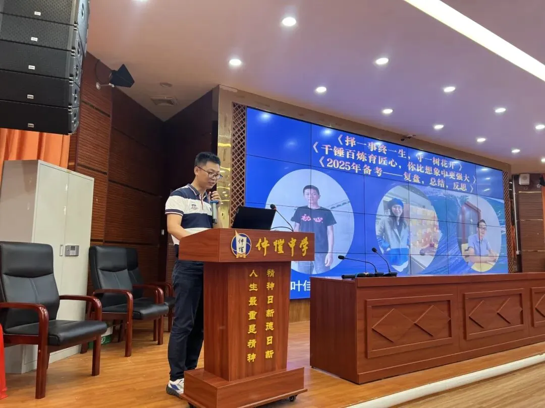 活动现场，教师们聚精会神地听取分享