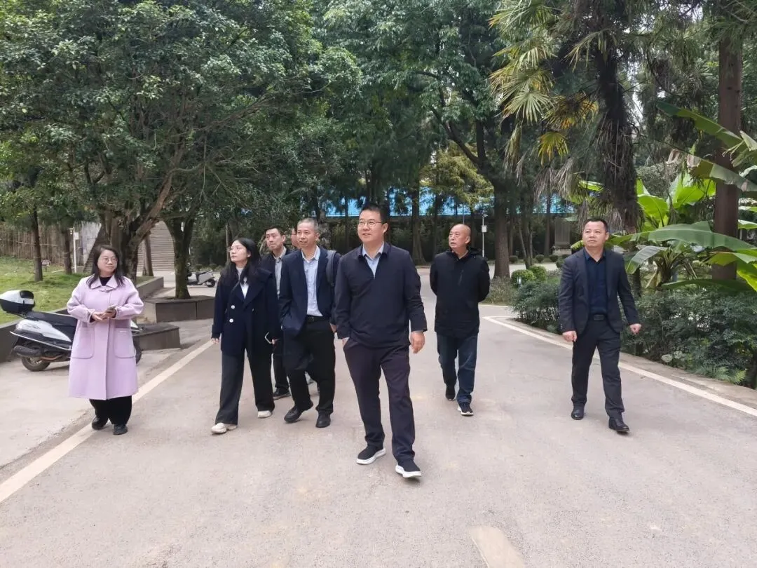 惠州仲恺中学交流团抵达安龙县