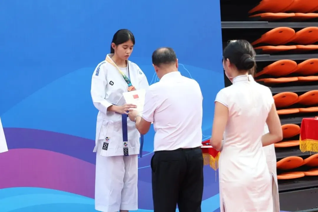 郑珺洋同学获得荣誉