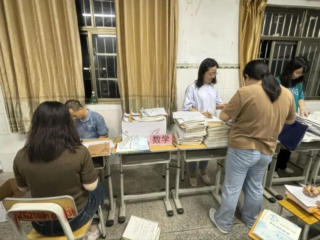 数学作业批改认真，反馈及时