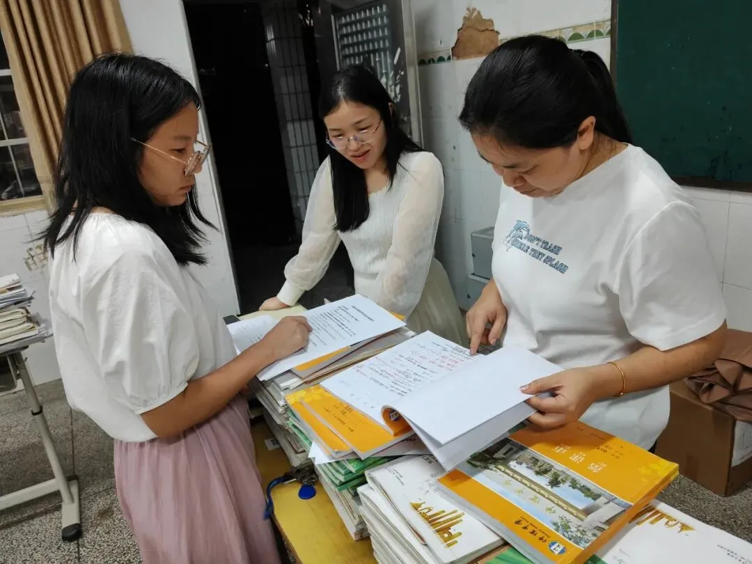 教务处主任唐涛强调教学常规检查的重要性