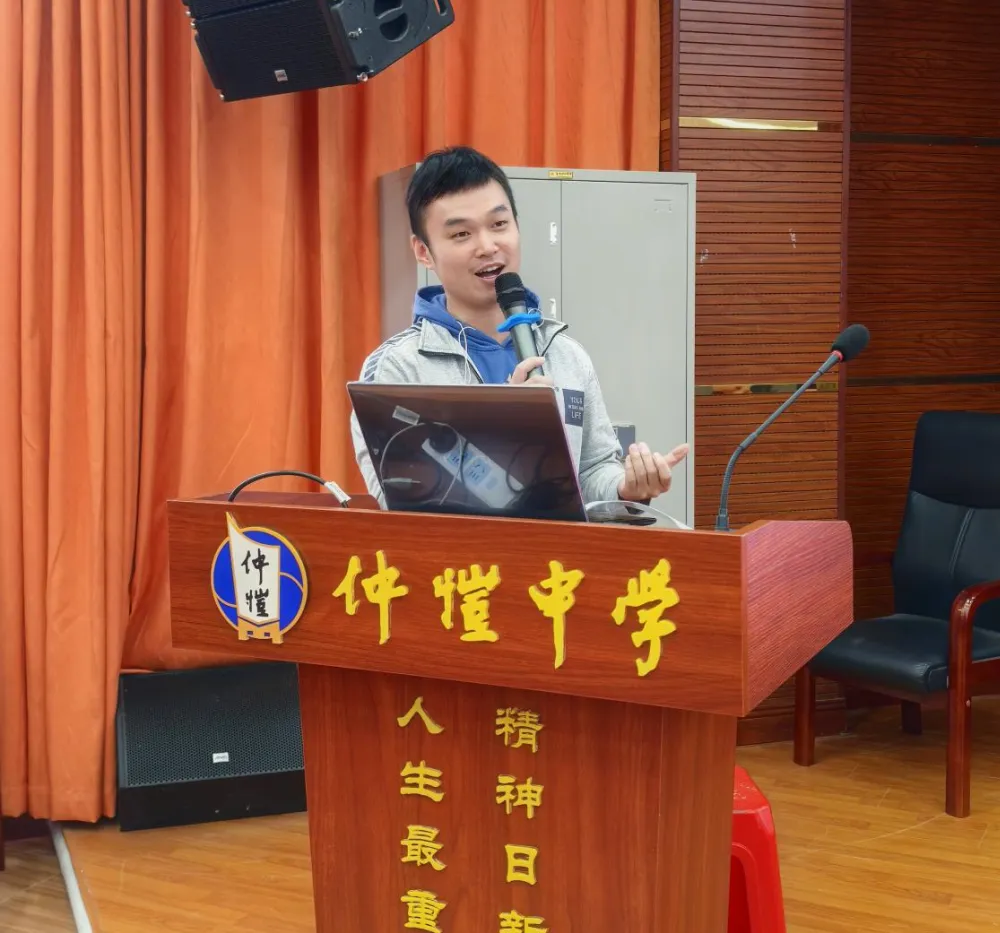 专家们进行课堂点评