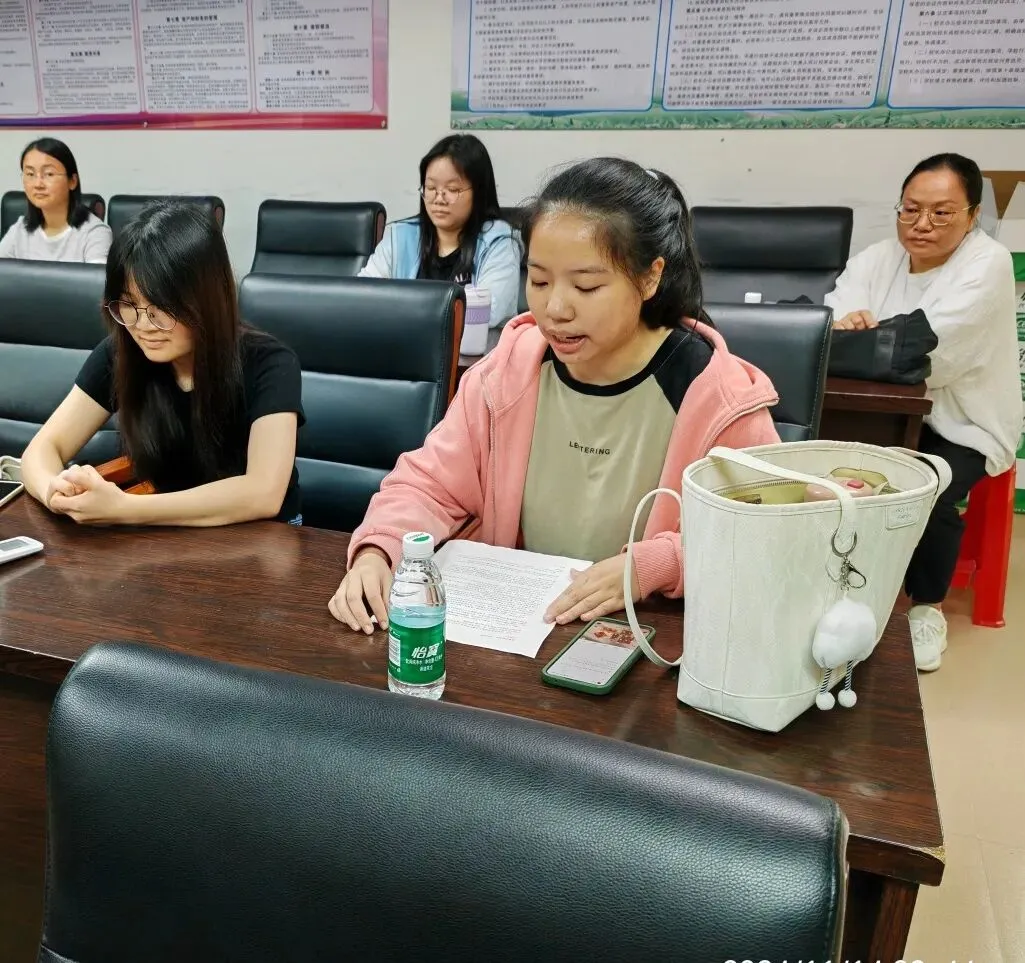 实习生代表刘杏钰发言