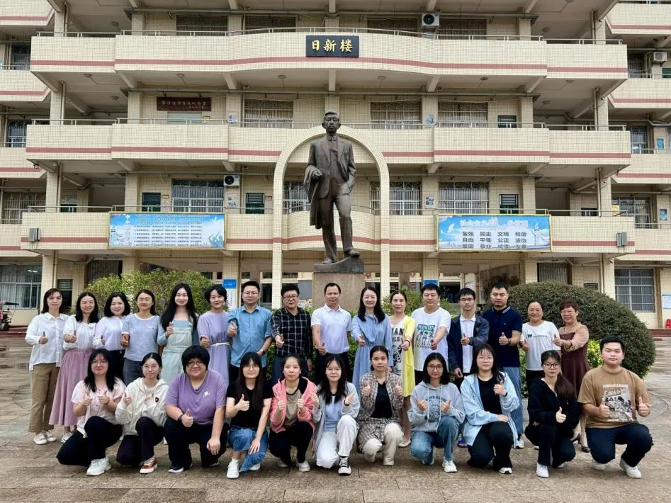 惠州学院与惠州仲恺中学领导、教师及实习生合影
