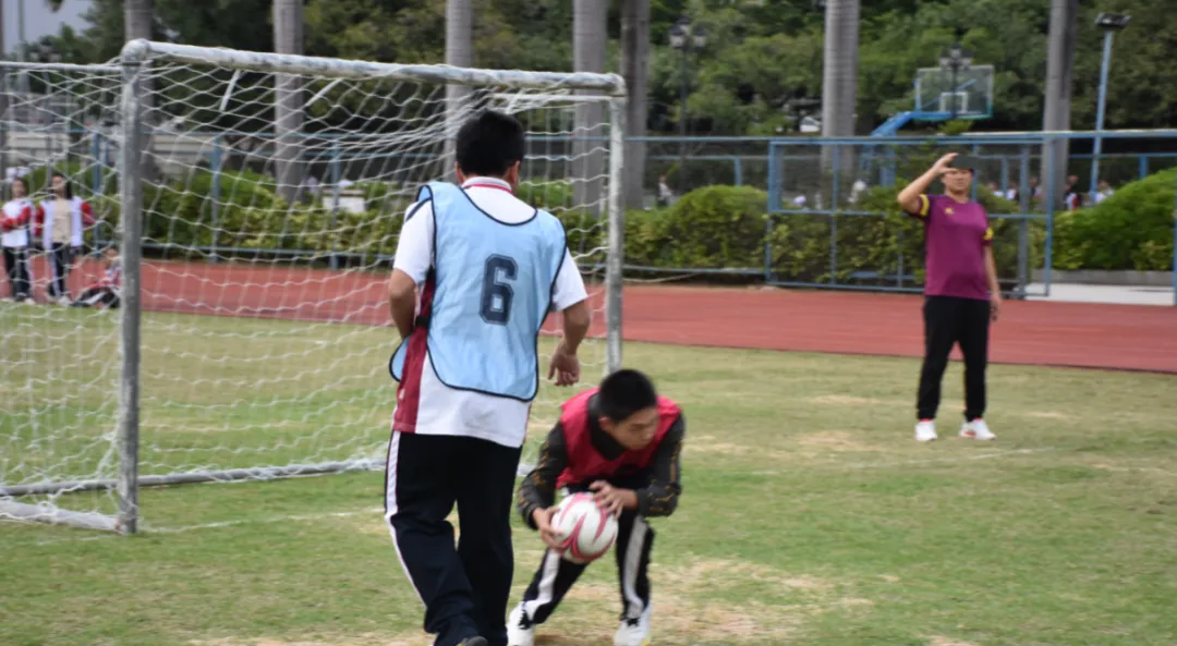 足球比赛精彩瞬间四