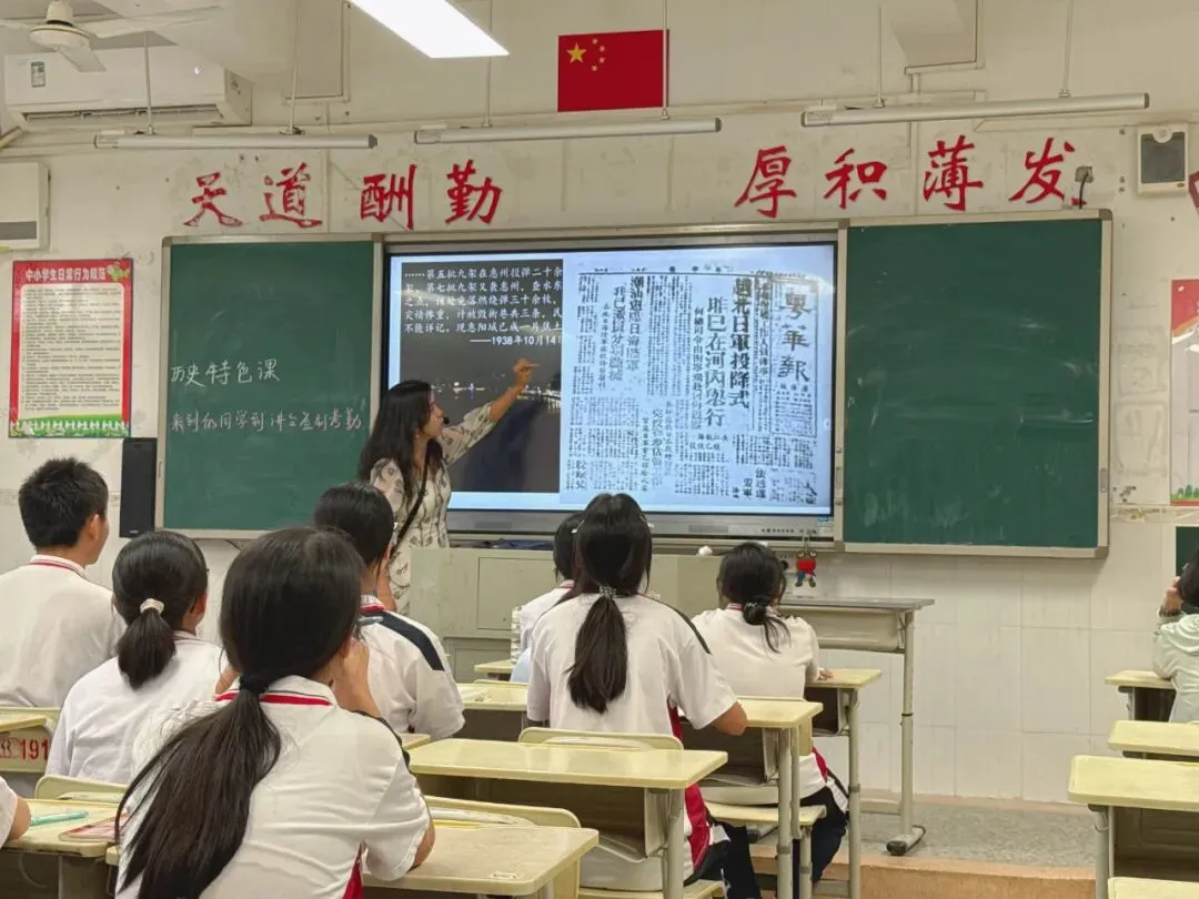 夏涵老师在授课