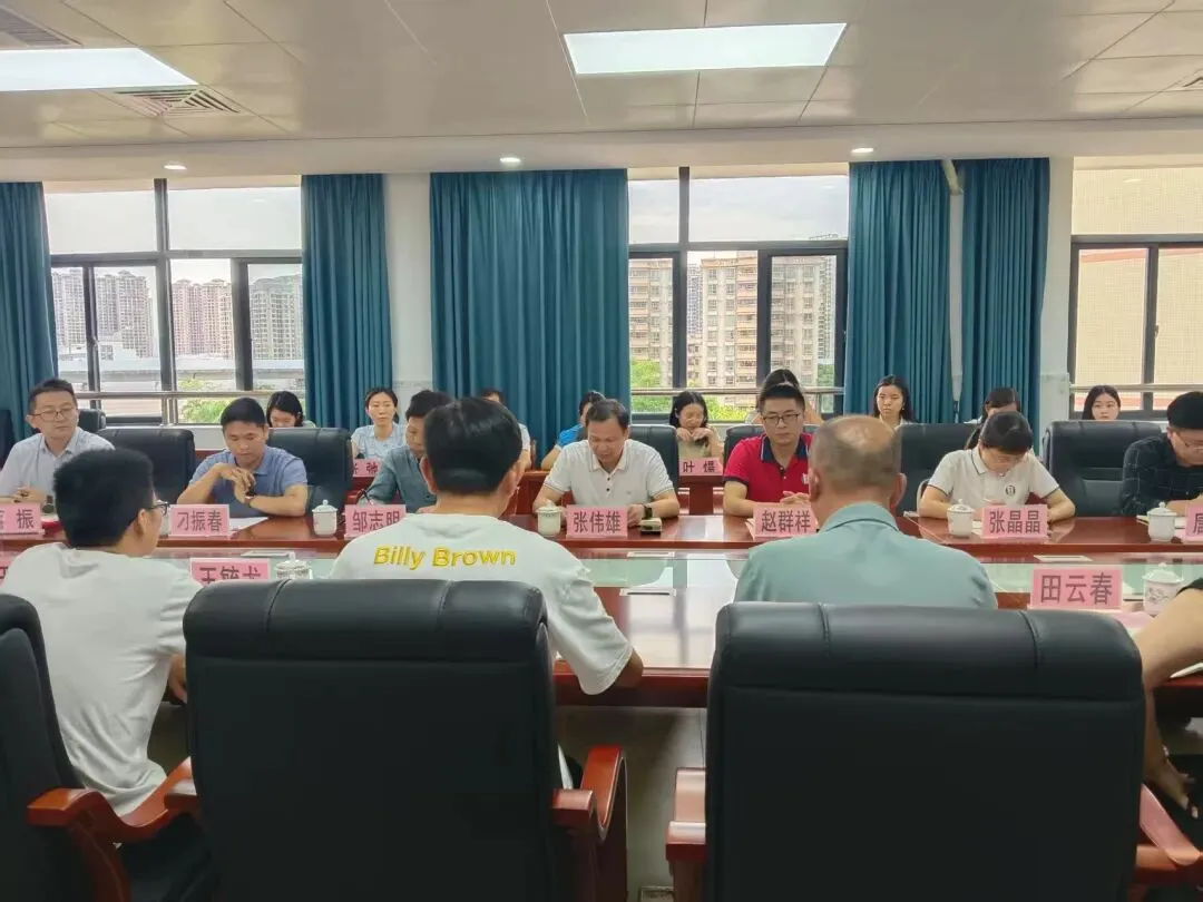 安龙两校代表发言