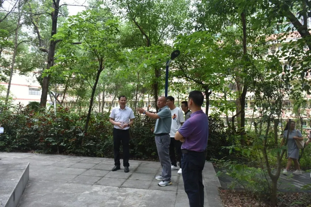 惠州仲恺中学张伟雄校长与安龙同仁交流