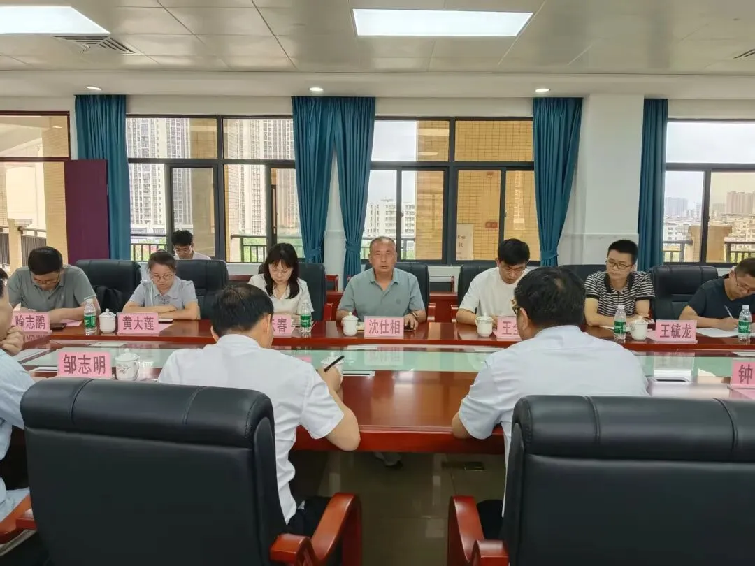 安龙县第四中学王全忠副校长介绍学校情况