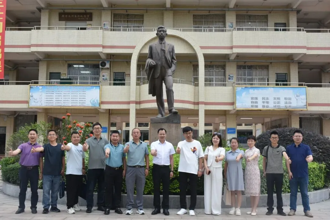 活动圆满结束，合影留念