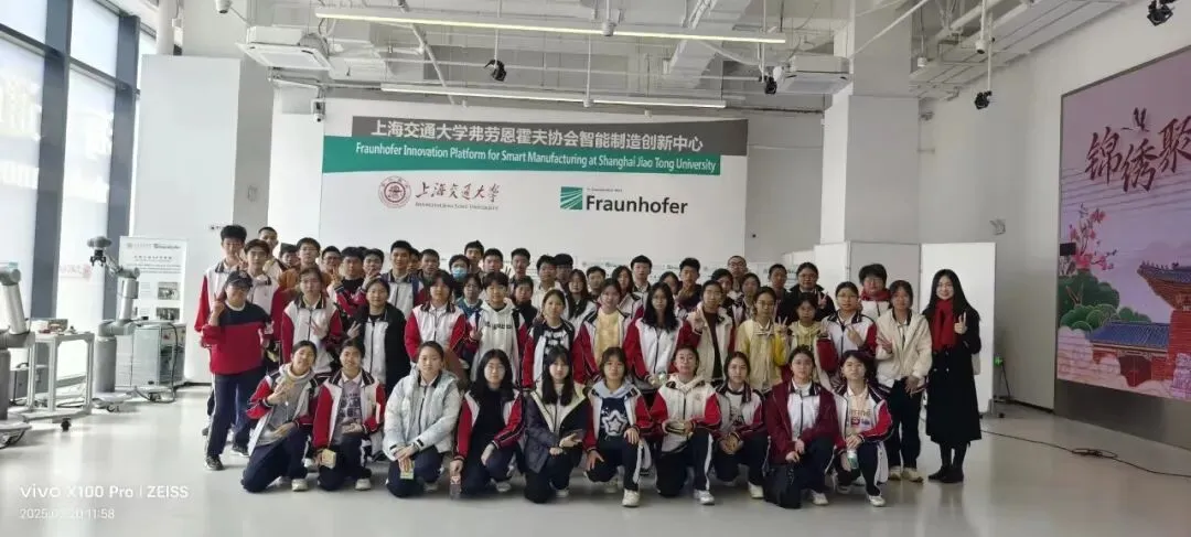 学生参与研学活动