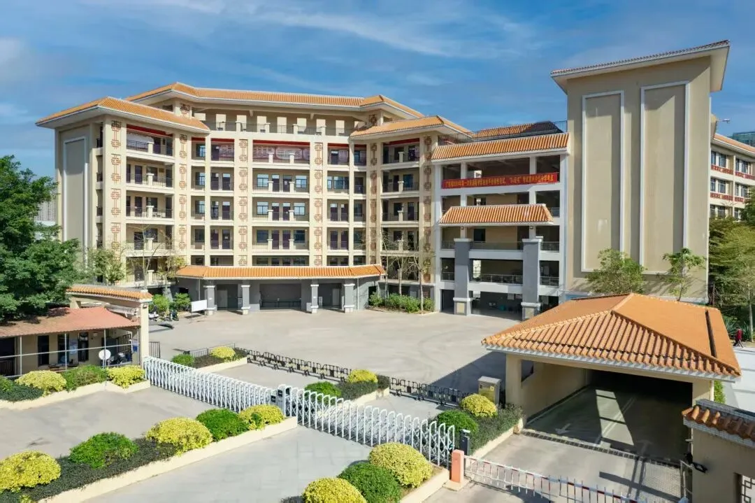 惠州仲恺中学南门