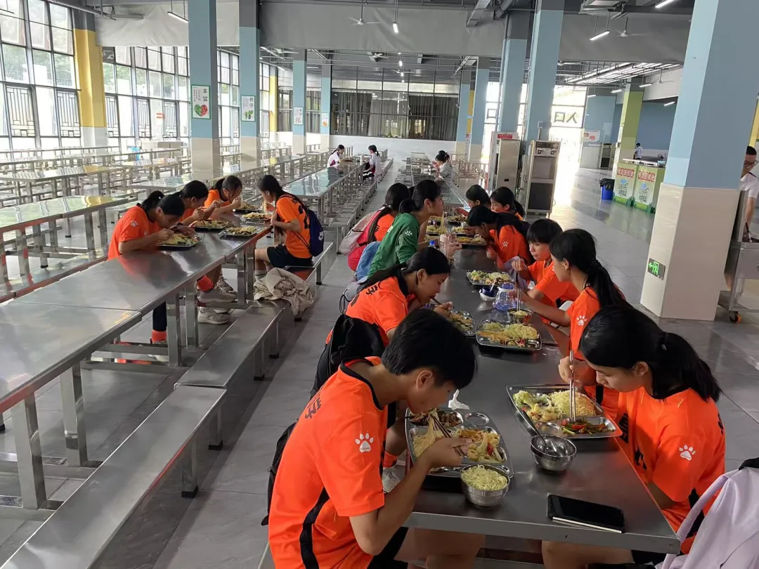 足球专项生进行专项力量训练