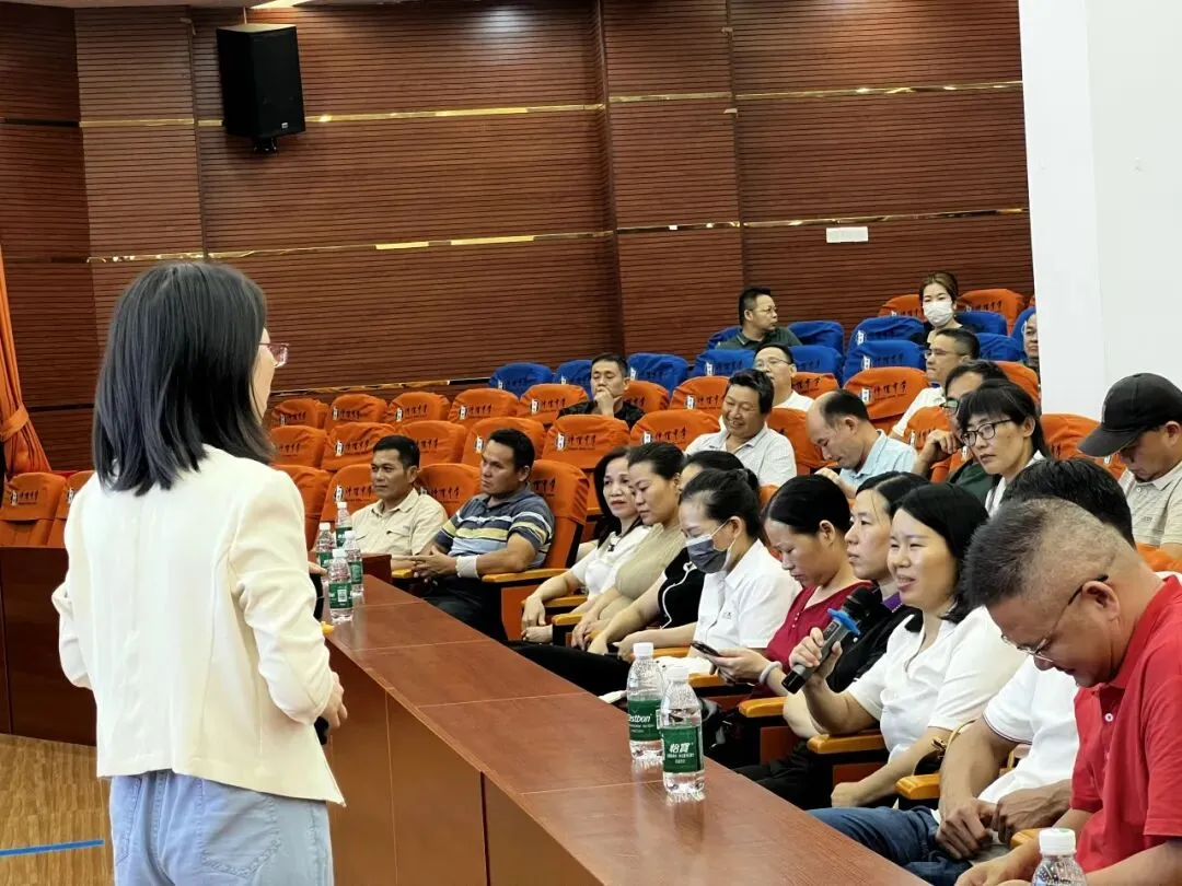 家长积极参与互动