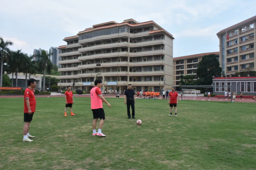 惠州仲恺中学高中女子足球队十年庆典友谊赛球员互动