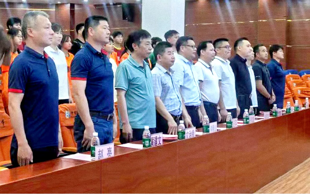 惠州仲恺中学高中女子足球队十周年庆典现场领导及嘉宾合影