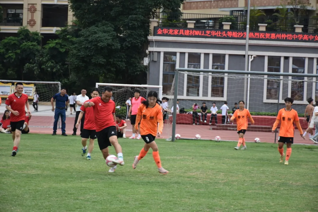 惠州仲恺中学高中女子足球队十年庆典友谊赛团队配合