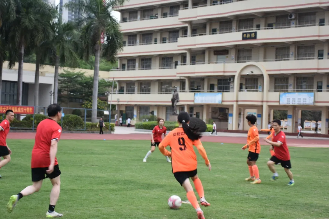 惠州仲恺中学高中女子足球队十年庆典友谊赛赛后合影