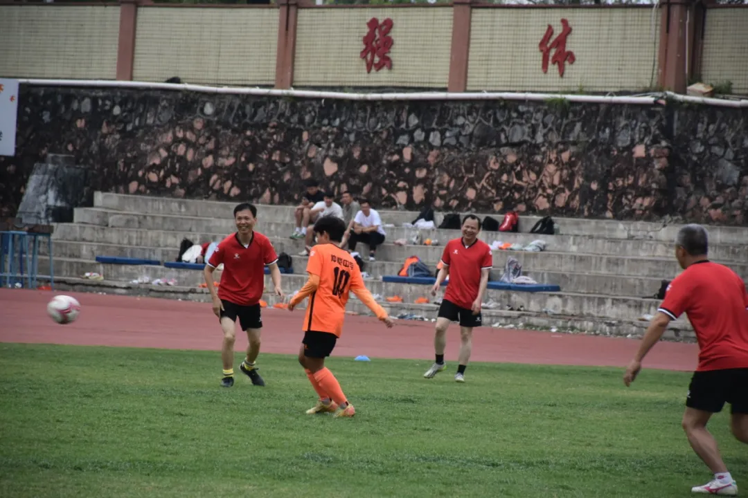 惠州仲恺中学高中女子足球队十年庆典友谊赛球员庆祝