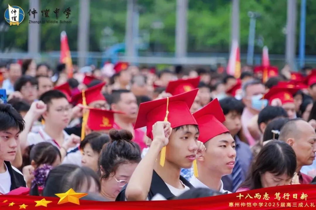 曾英杰老师钢琴弹唱《我爱你中国》