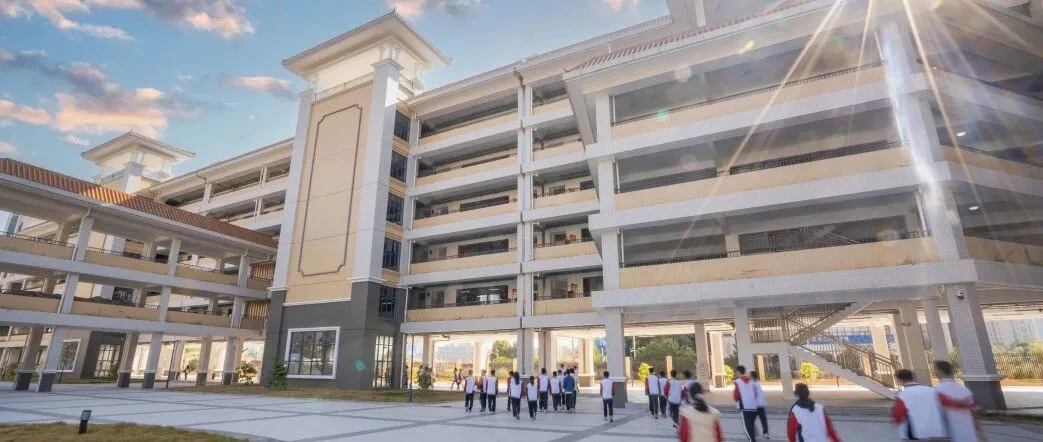 惠州仲恺中学启动综合楼等加固施工物品搬迁保护项目,公开竞标择优选商