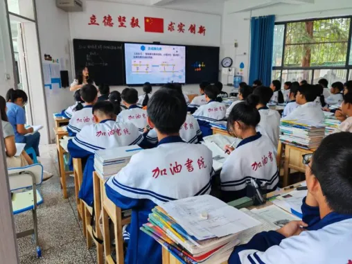 焦治芳老师的示范课课堂场景