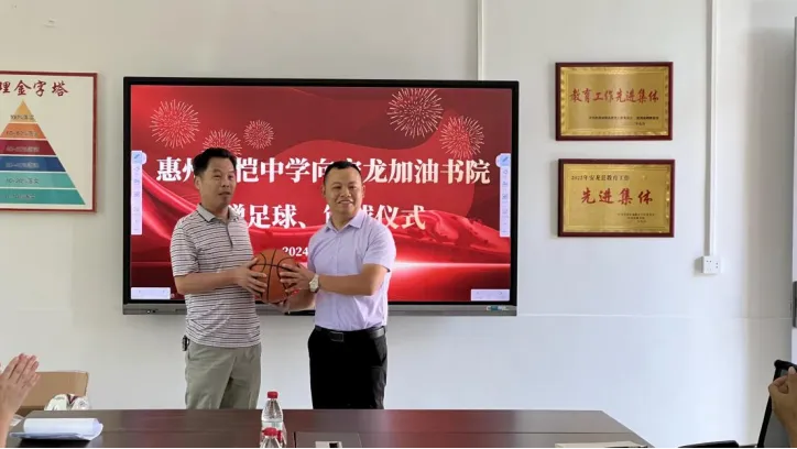 两校团队合影留念