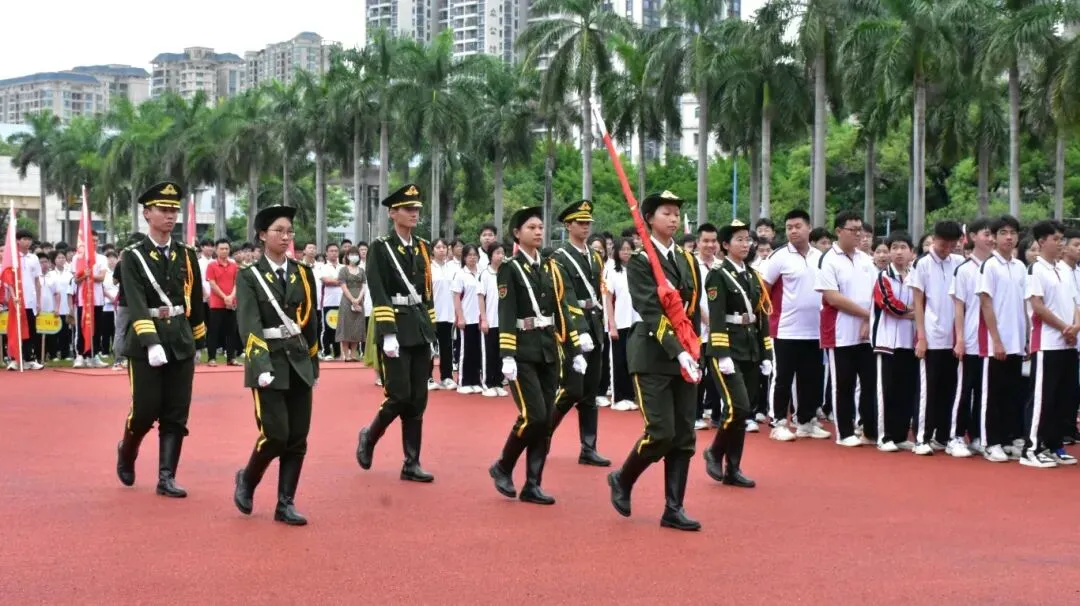 学生代表在大会上发言