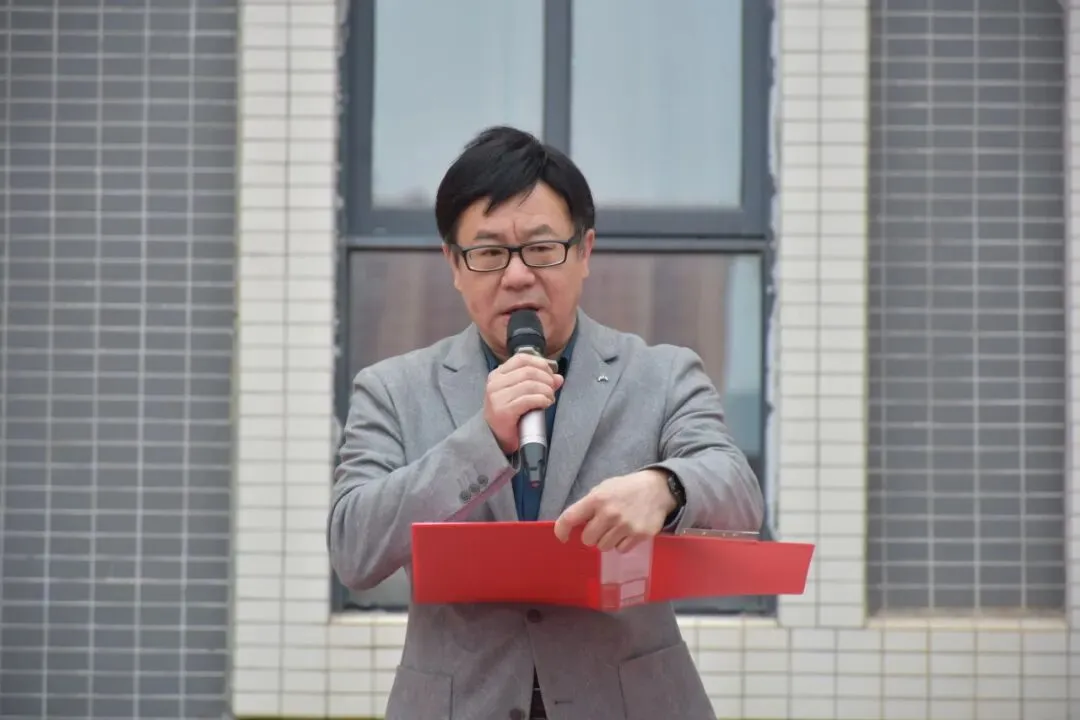 教务处唐涛主任宣读获奖名单