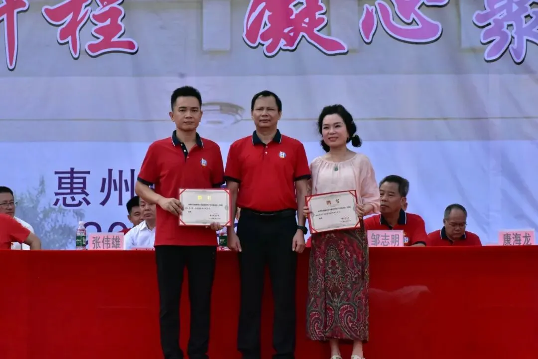 新任年级主任和年级组长合影留念