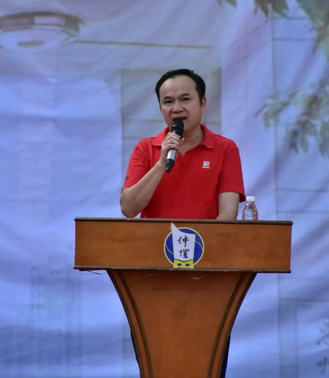 惠州仲恺中学党委书记郑子平讲授思政第一课