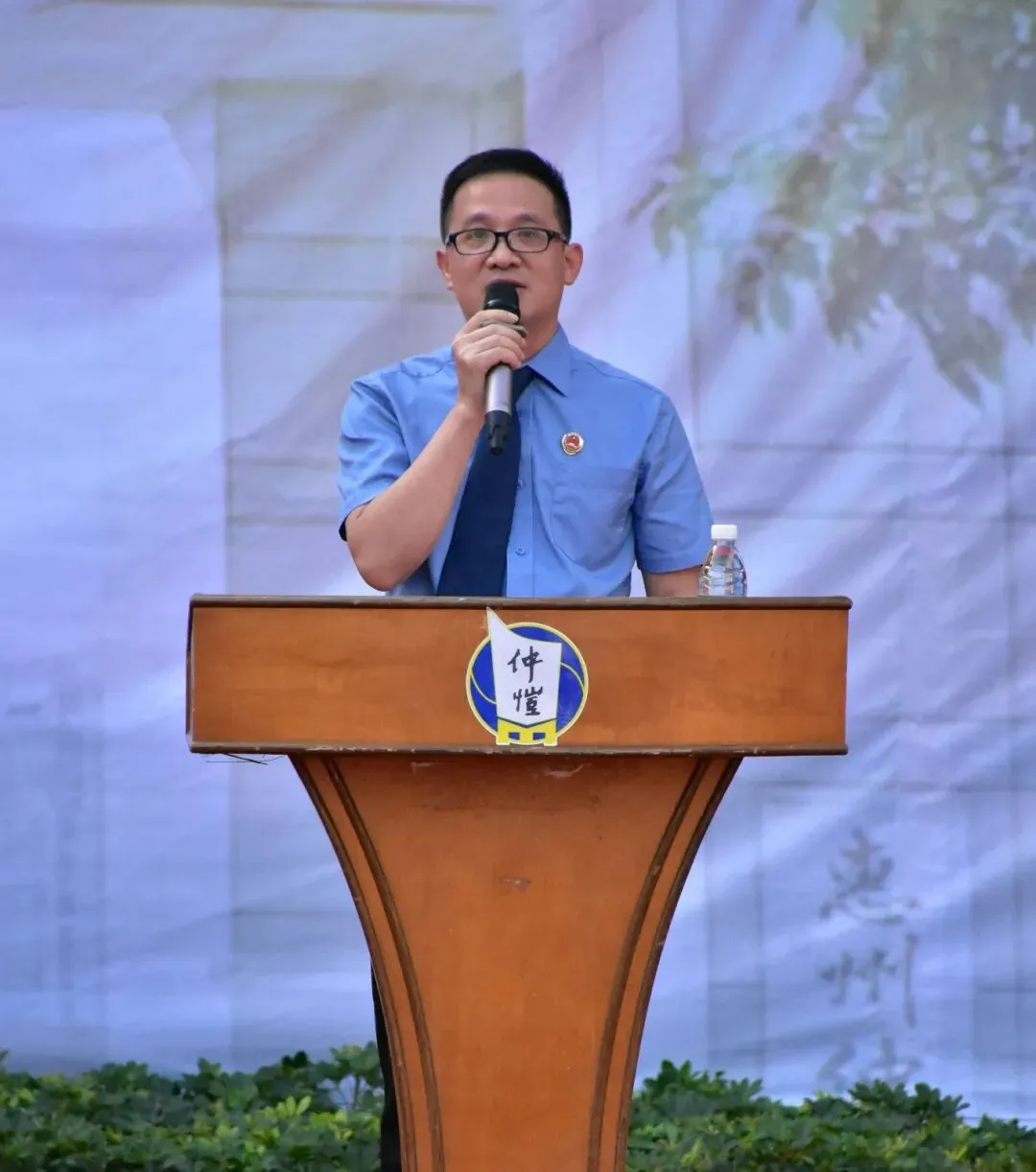 惠州仲恺中学法治副校长冯石泉作法治安全讲座