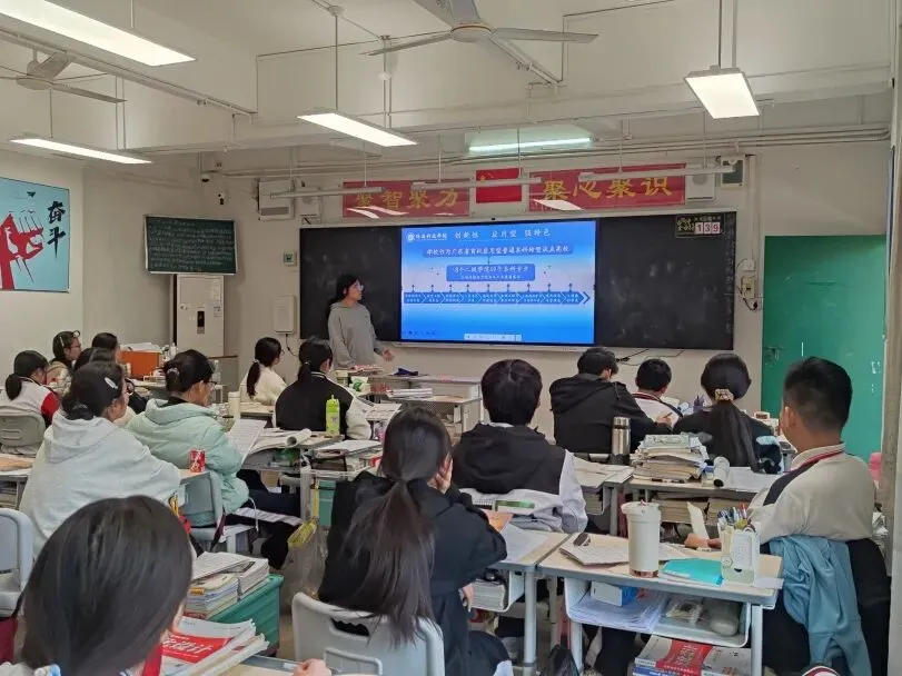 学长学姐与高三学子互动交流